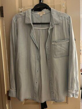 Cloth & Stone Light Wash Cotton Denim Button Up Shirt Size Large